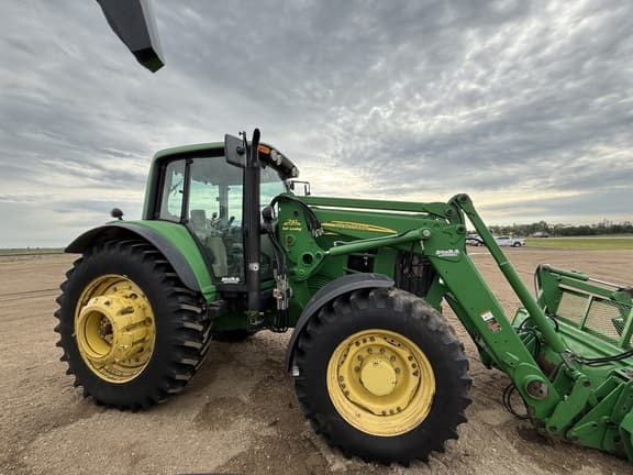 Image of John Deere 7330 Primary image