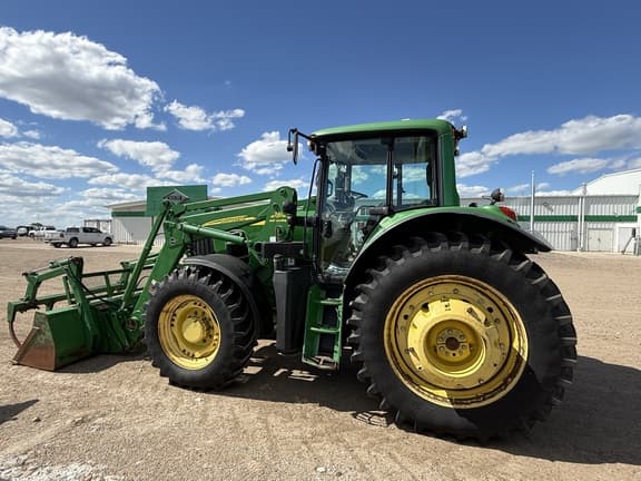 Image of John Deere 7330 equipment image 3