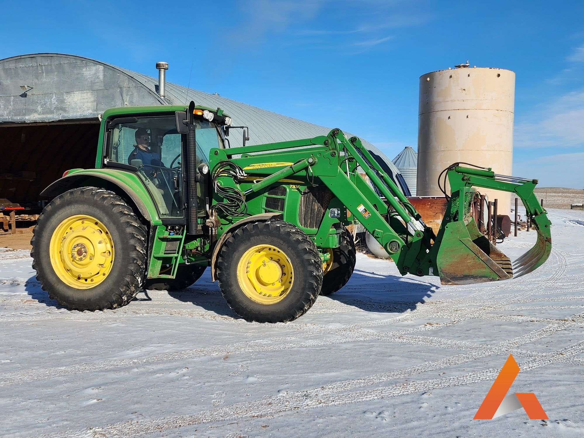 2009 John Deere 7330 Equipment Image0