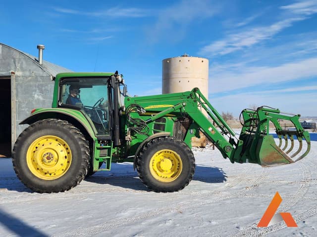 Image of John Deere 7330 equipment image 2