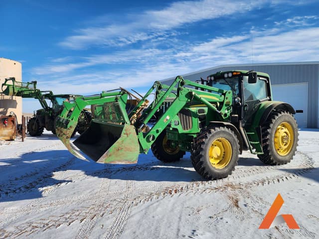 Image of John Deere 7330 equipment image 1