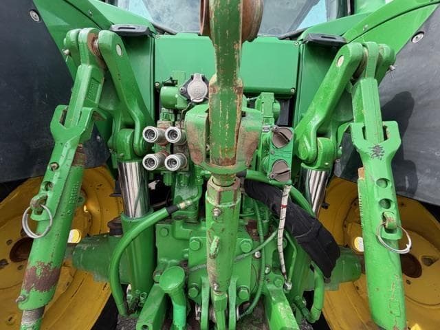 Image of John Deere 7330 equipment image 4