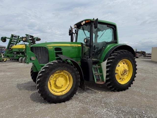 Image of John Deere 7330 Primary image