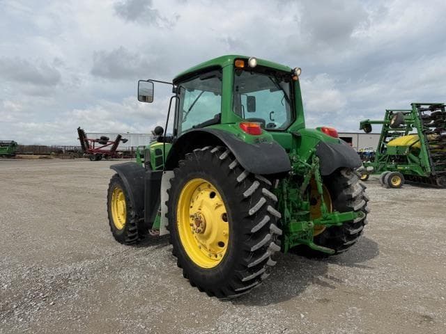 Image of John Deere 7330 equipment image 2