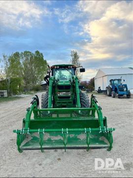 Image of John Deere 7330 equipment image 1