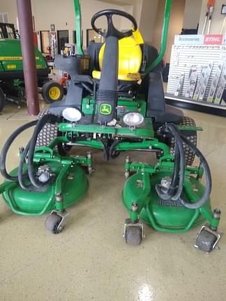 Image of John Deere 7400 equipment image 1