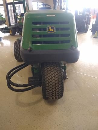 Image of John Deere 7400 equipment image 4