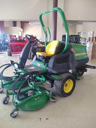 Image of John Deere 7400 equipment image 2