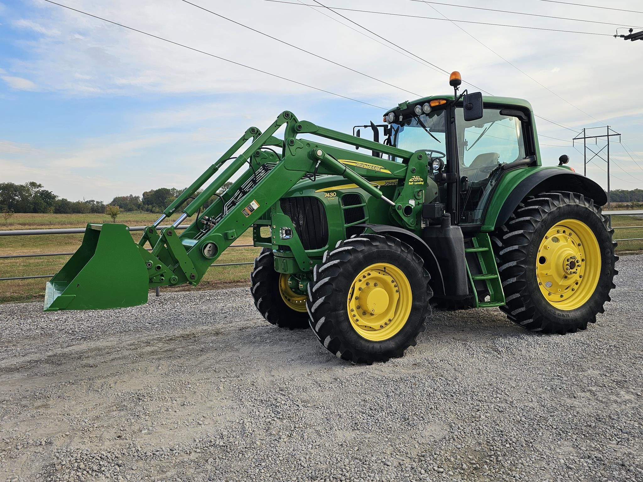 2009 John Deere 7430 Premium Equipment Image0