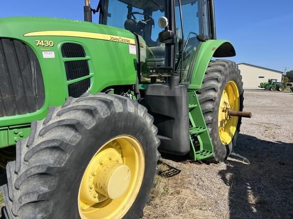 Image of John Deere 7430 Premium equipment image 3