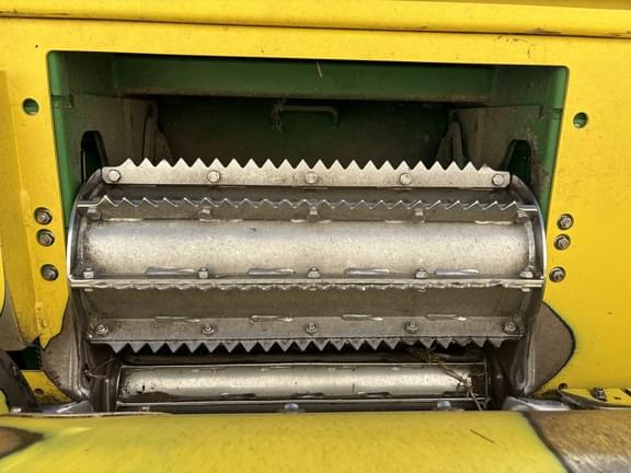 Image of John Deere 7450 equipment image 4