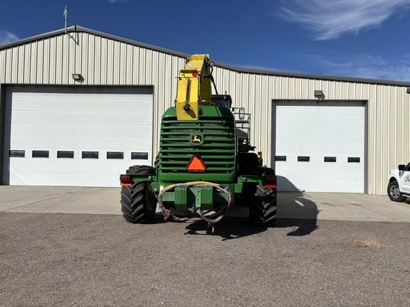 Image of John Deere 7450 equipment image 2