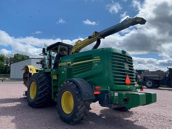 Image of John Deere 7450 equipment image 2