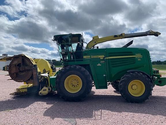 Image of John Deere 7450 equipment image 1