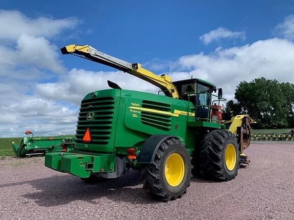 Image of John Deere 7450 equipment image 3