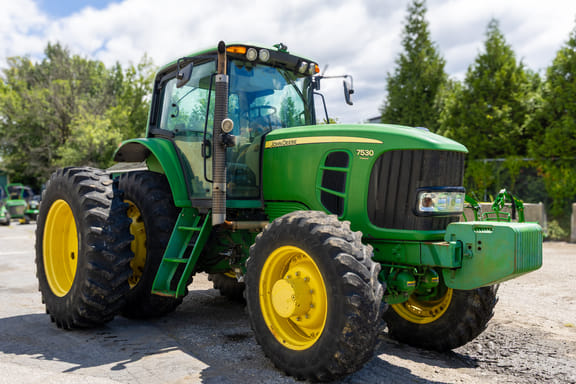 2009 John Deere 7530 Premium Equipment Image0