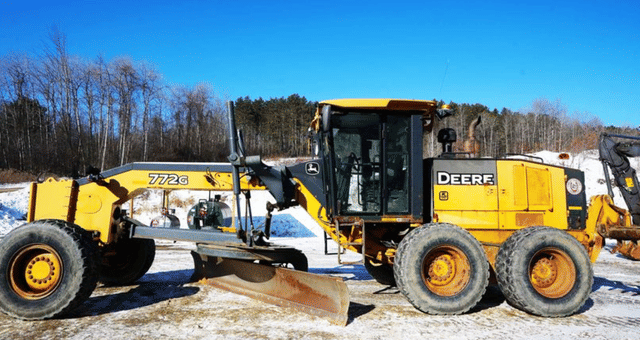 Image of John Deere 772D equipment image 2