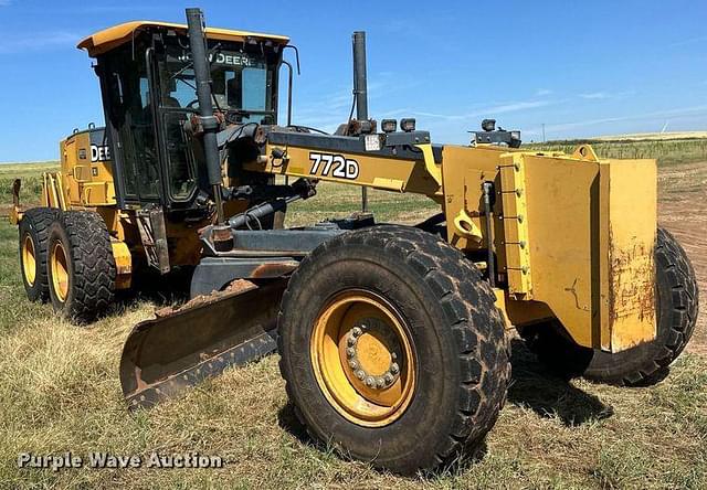 Image of John Deere 772D equipment image 2