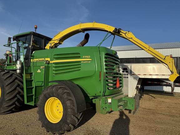 Image of John Deere 7750 equipment image 1