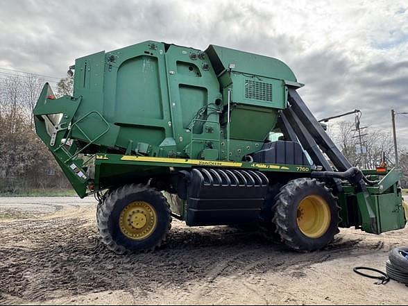 Image of John Deere 7760 equipment image 1