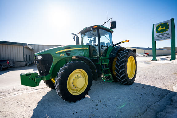 Image of John Deere 7930 equipment image 2