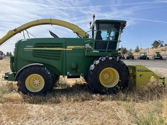 Image of John Deere 7950 equipment image 4