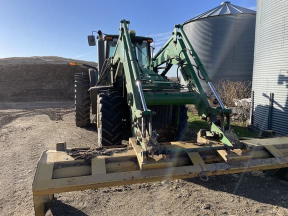 Image of John Deere 8130 equipment image 2