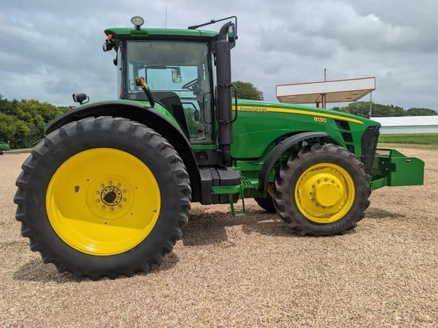 Image of John Deere 8130 equipment image 2