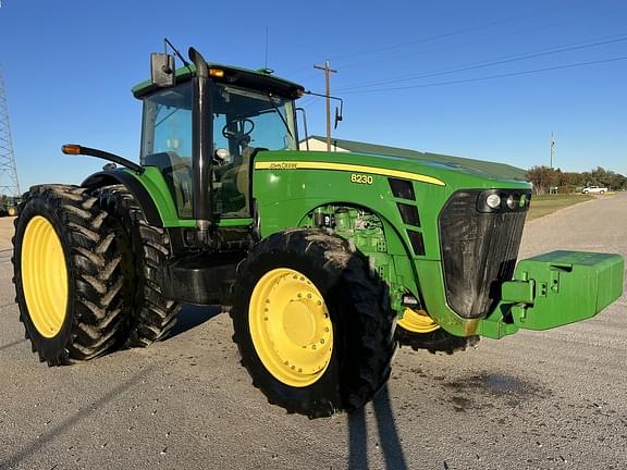 Image of John Deere 8230 equipment image 2