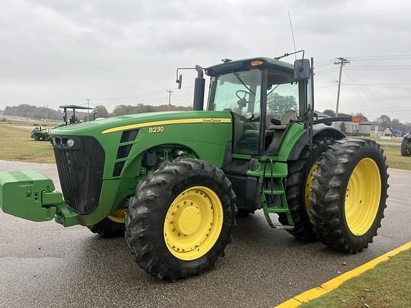 Image of John Deere 8230 equipment image 1