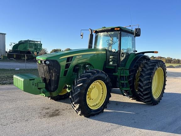 Image of John Deere 8230 equipment image 3