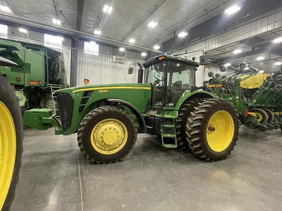 Image of John Deere 8230 Image 1