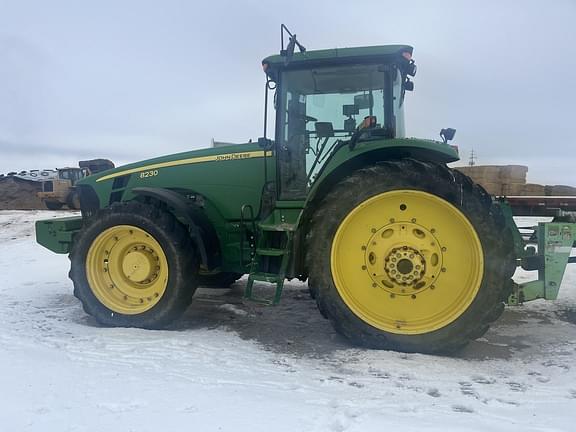 Image of John Deere 8230 equipment image 2