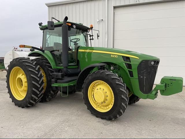 Image of John Deere 8230 equipment image 1