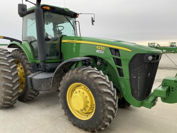 Main image John Deere 8230