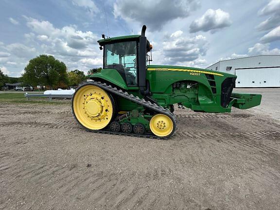 Image of John Deere 8230T equipment image 3