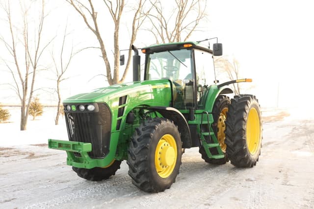 Image of John Deere 8330 equipment image 1