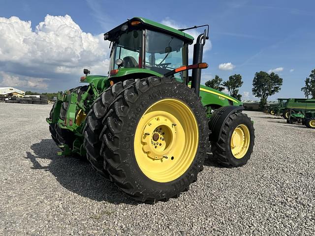 Image of John Deere 8330 equipment image 4