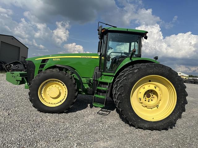 Image of John Deere 8330 equipment image 2