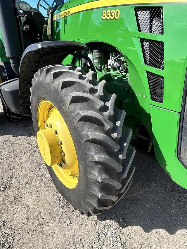 Image of John Deere 8330 equipment image 2