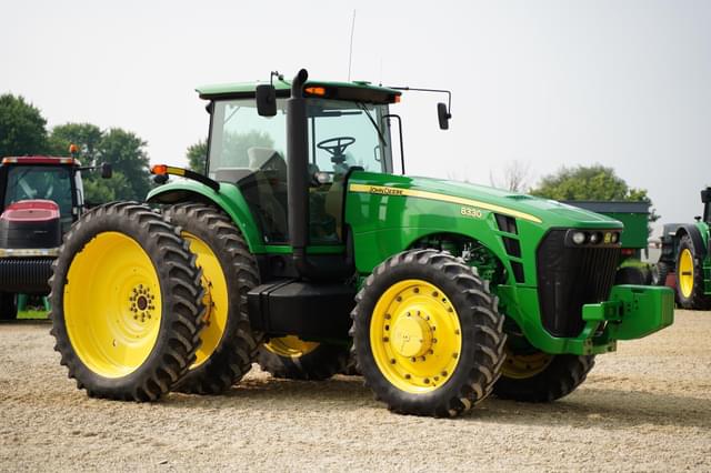 Image of John Deere 8330 equipment image 2