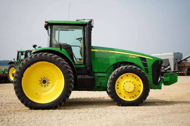 Image of John Deere 8330 equipment image 3