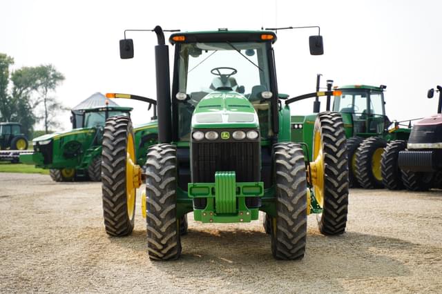 Image of John Deere 8330 equipment image 1