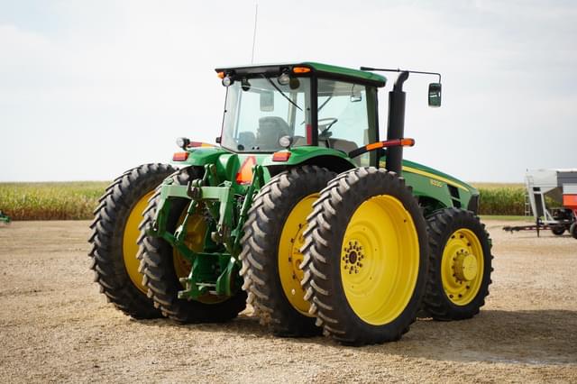 Image of John Deere 8330 equipment image 4