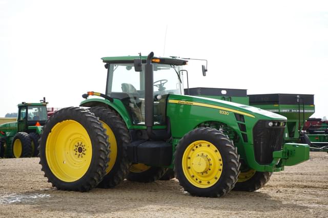 Image of John Deere 8330 equipment image 2