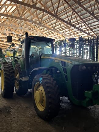 Image of John Deere 8330 equipment image 1