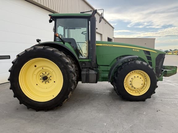 Image of John Deere 8330 equipment image 1