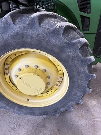 Image of John Deere 8330 equipment image 2