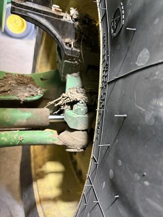 Image of John Deere 8330 equipment image 4