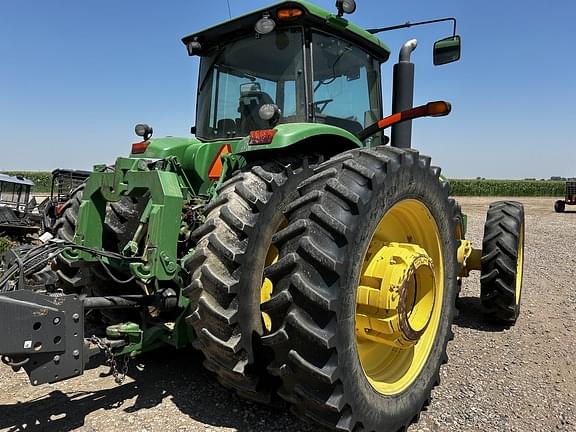 Image of John Deere 8330 equipment image 1